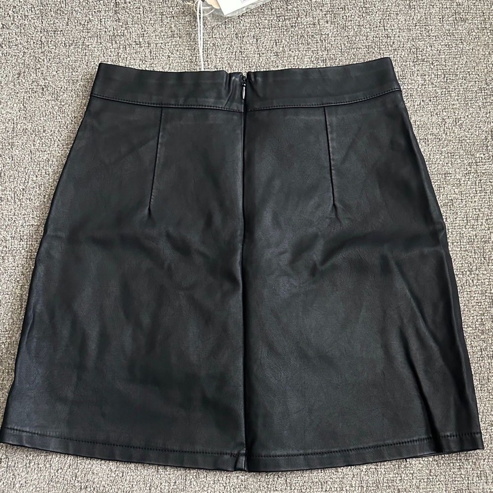 Elegant Black A-Line Skirt - Picture 2 of 2